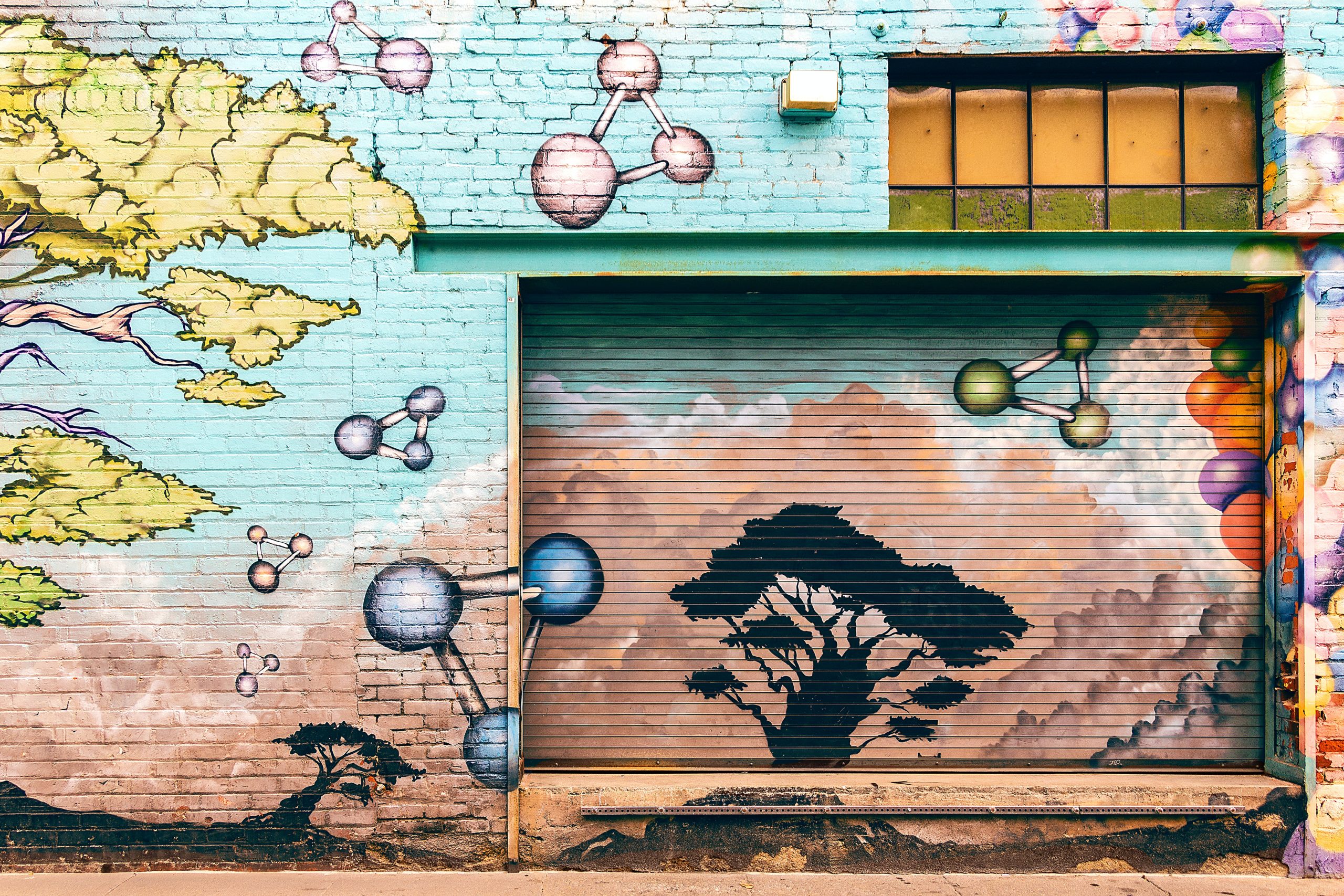 Jak graffiti i murale wpływają na miejskie środowisko?