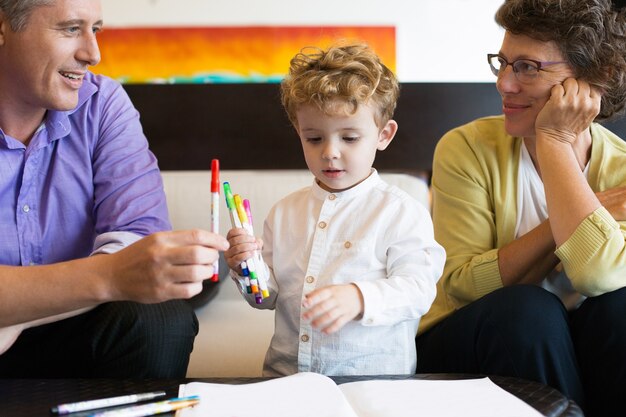 Jakie korzyści niesie ze sobą wybór przedszkola z podejściem Reggio Emilia lub Montessori?