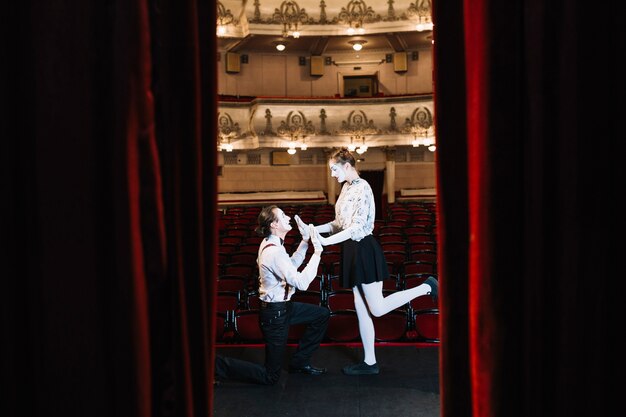 Rola teatru w kształtowaniu tożsamości kulturowej