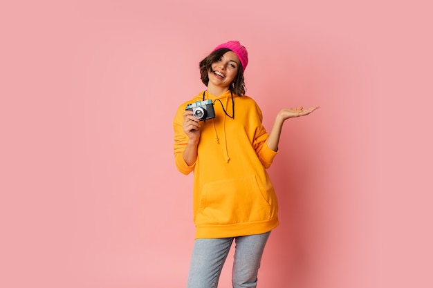 Jak wybrać idealne studio do sesji zdjęciowej: kluczowe aspekty i wskazówki dla fotografów